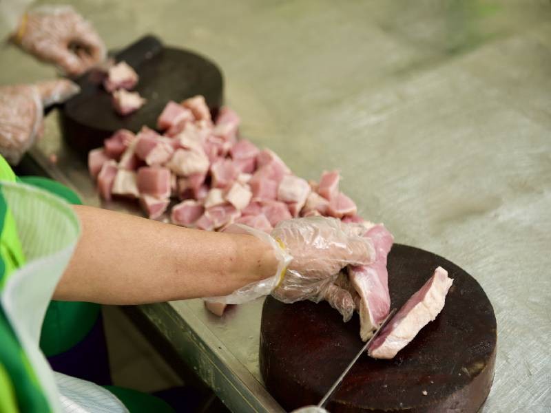 Nguyên liệu thịt lợn sạch tạo nên thịt chua Trường Foods