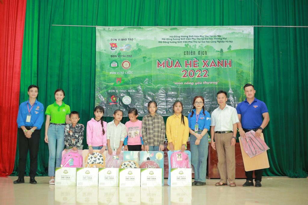 Trường Foods hỗ trợ học sinh nghèo vượt khó cùng hội đồng hương sinh viên Phú Thọ 