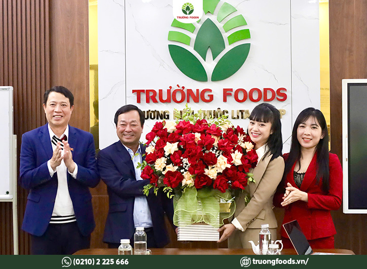 TRƯỜNG FOODS VINH DỰ ĐÓN CHỦ TỊCH UBND TỈNH PHÚ THỌ ĐẾN THĂM VÀ LÀM VIỆC